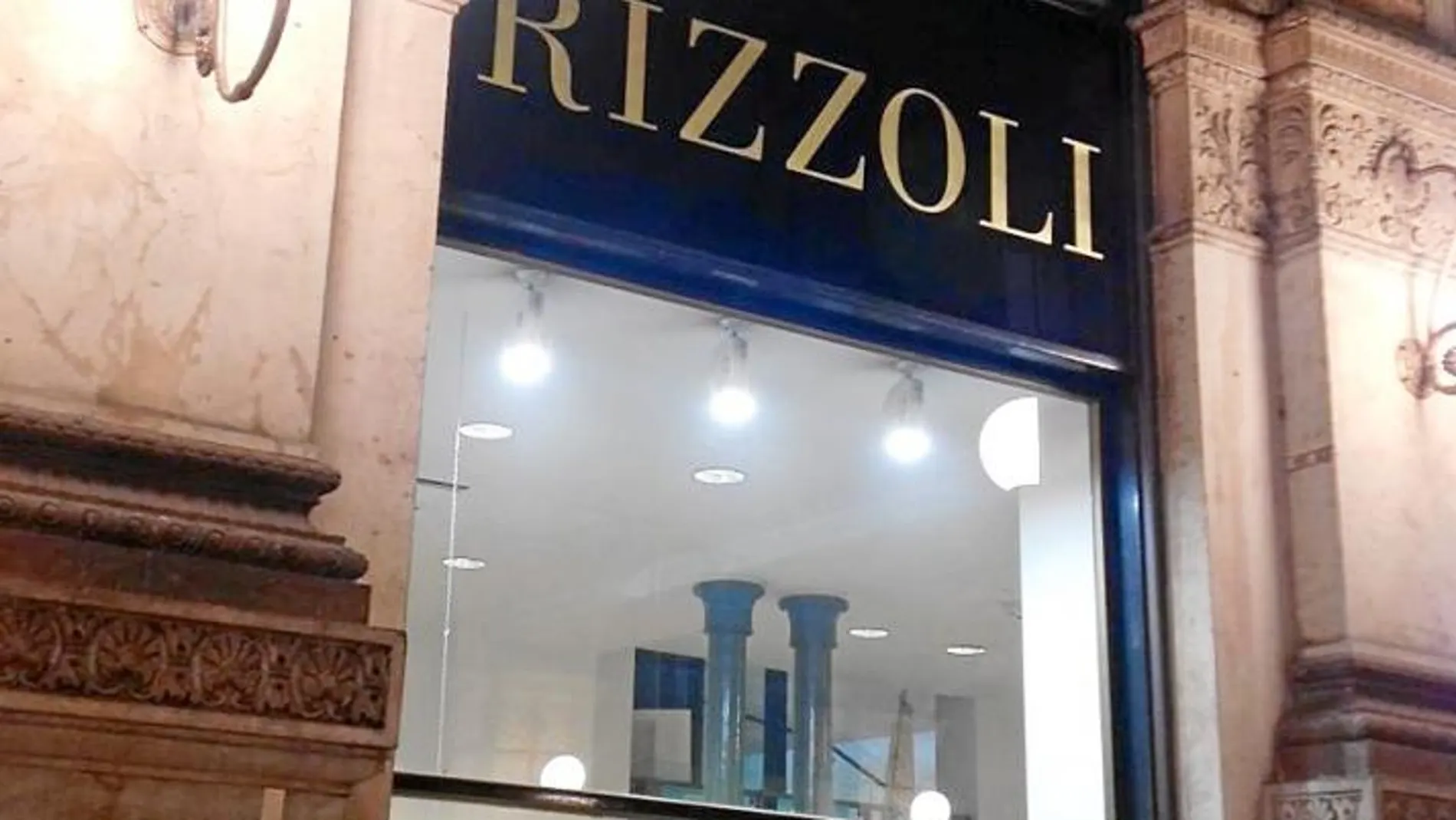 Fachada de la librería Rizzoli de Milán