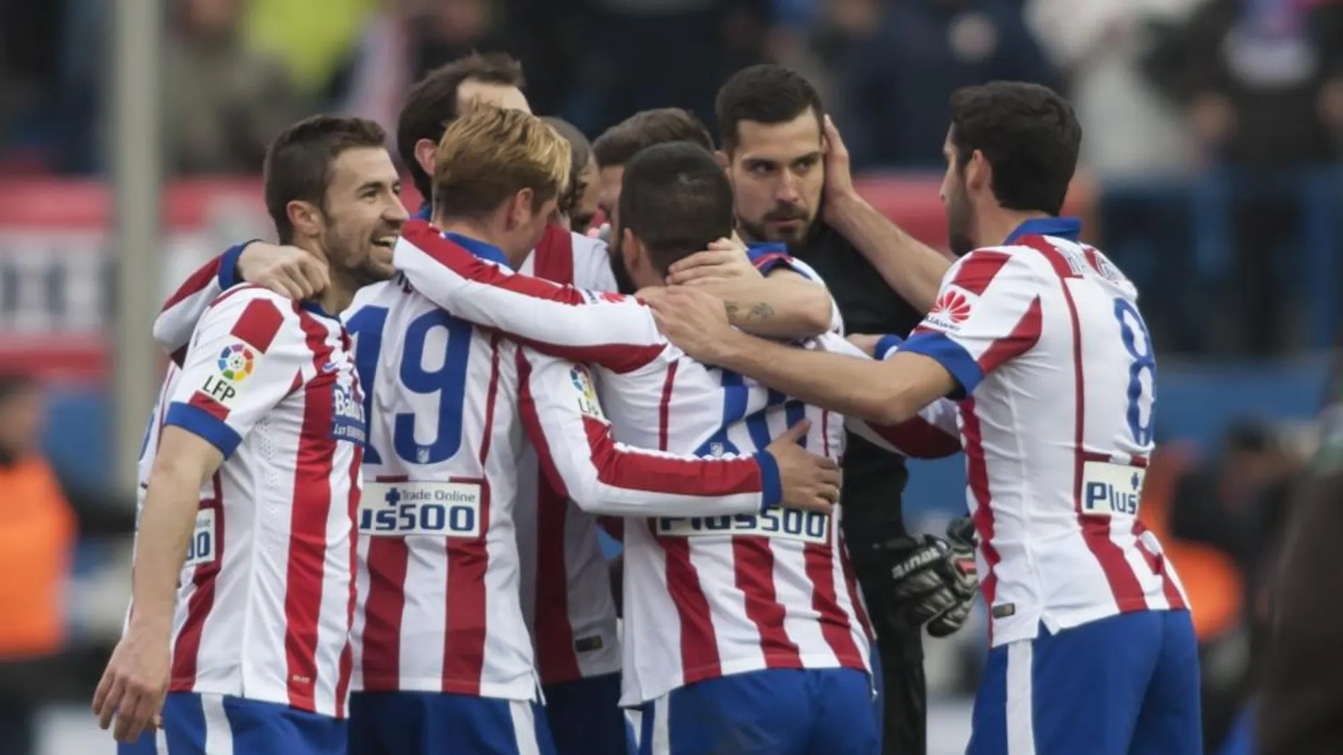 Los jugadores del Atlético celebran uno de los goles.