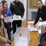 España empieza a votar
