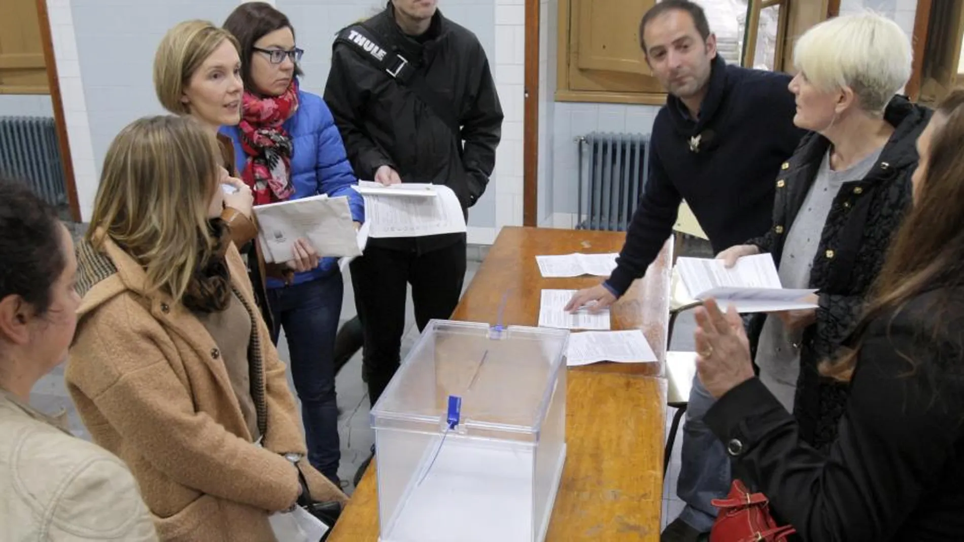 España empieza a votar
