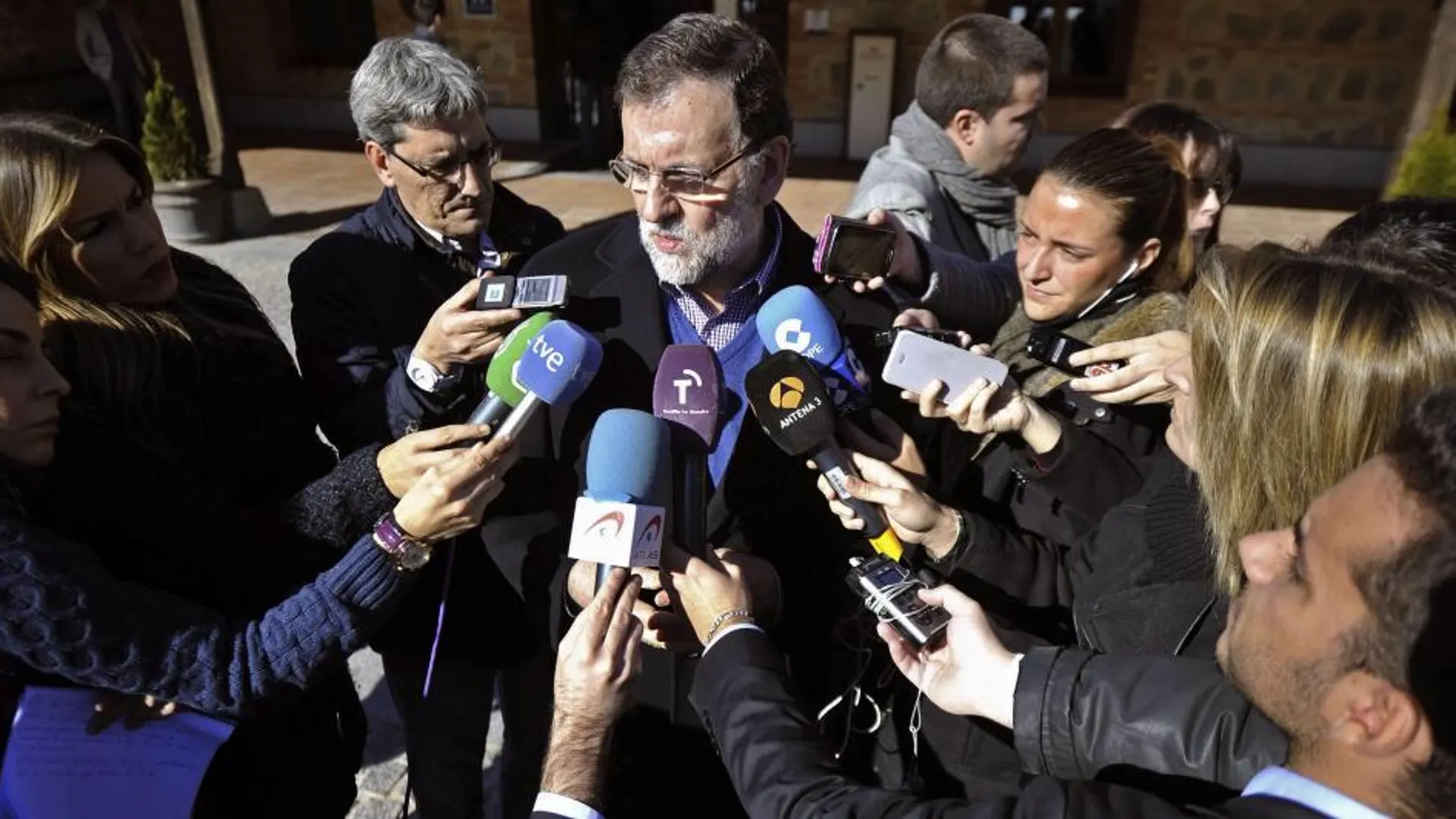 El presidente del Gobierno, Mariano Rajoy, en declaraciones a los periodistas al acabar la reunión del comité de dirección que el PP ha celebrado hoy en Toledo