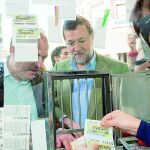 Rajoy compró un décimo de lotería pero no le tocó: no estaba en sus manos. Esperemos que lo que de él dependa no se acoja al azar