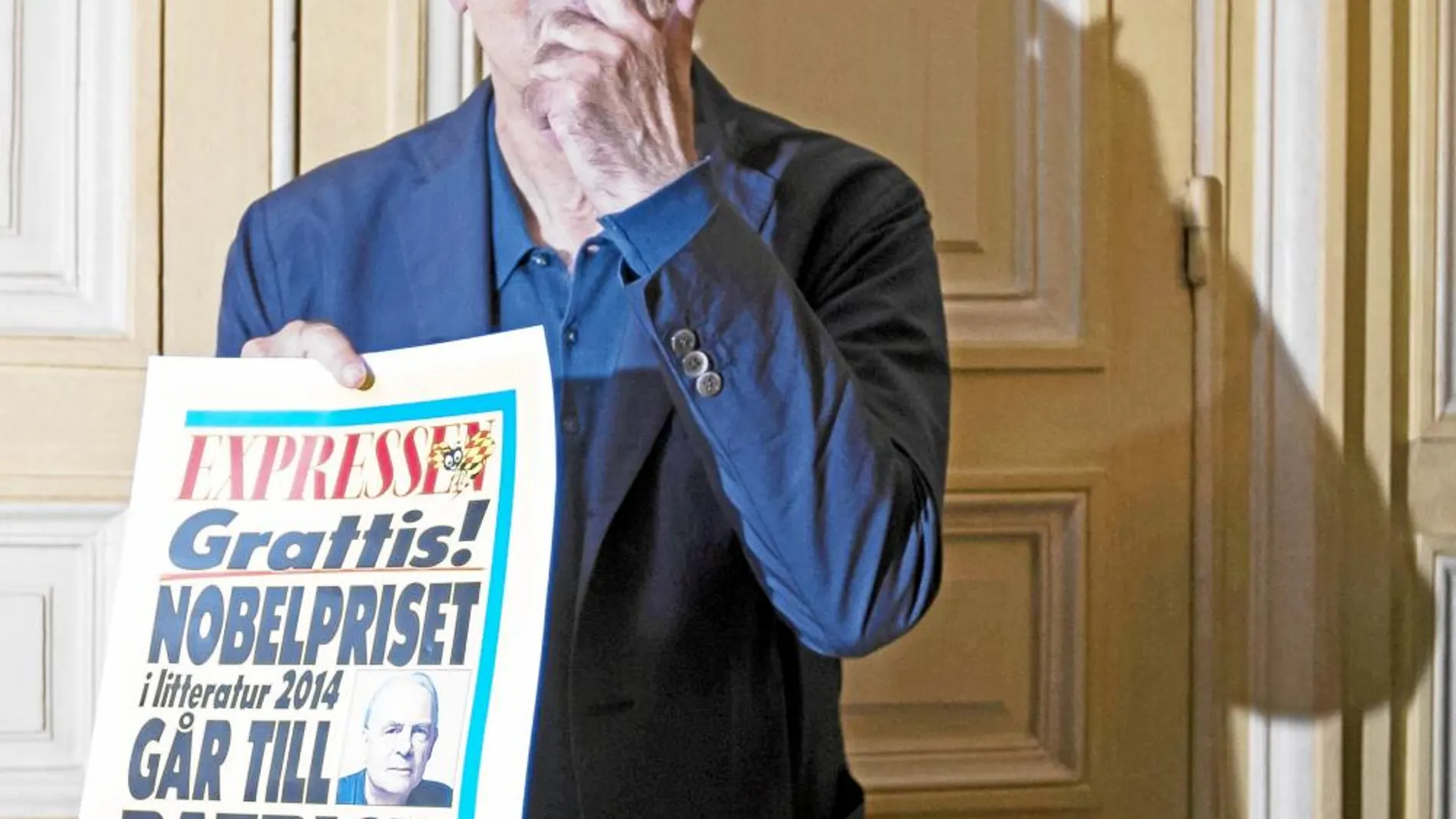 El autor de «El café de la juventud perdida», durante la rueda de prensa de ayer en París