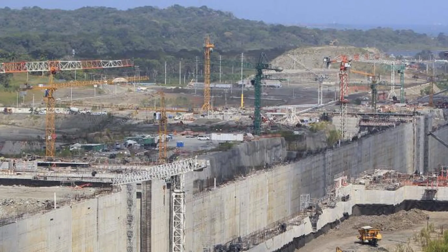Vista general de los trabajos de ampliación del Canal de Panamá en su estado actual.