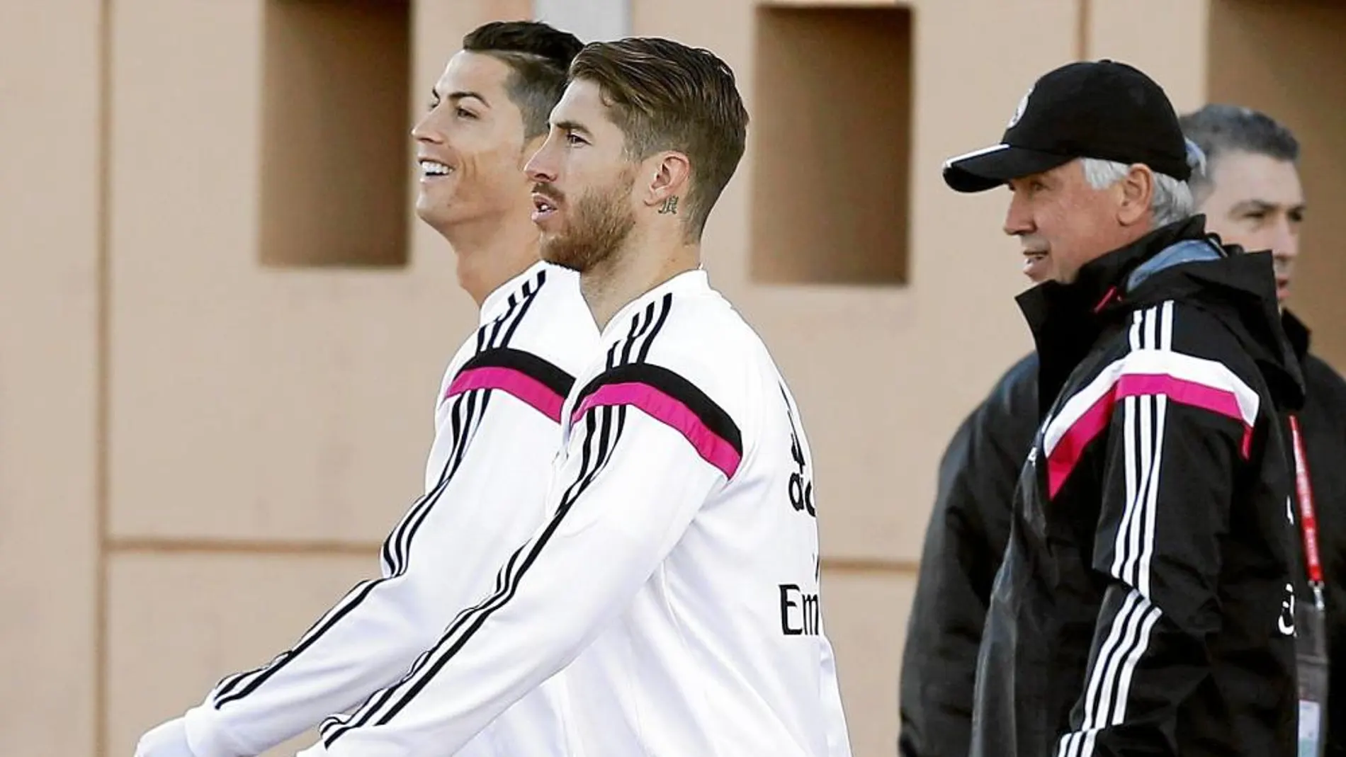 Ramos y Cristiano entran en el entrenamiento por delante de Ancelotti
