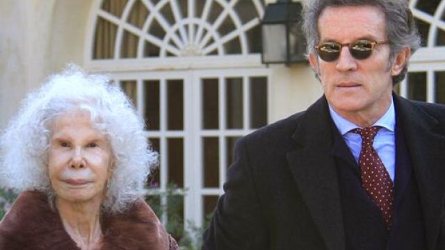 La duquesa de Alba y Alfonso Díaz acompañaron a Curro Romero en tan señalada fecha.