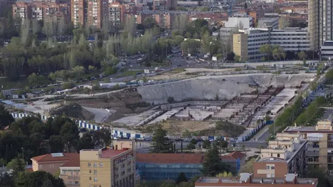 El adjudicatario construirá y explotará el equipamiento singular (el Plan Especial califica la parcela como Equipamiento Singular).