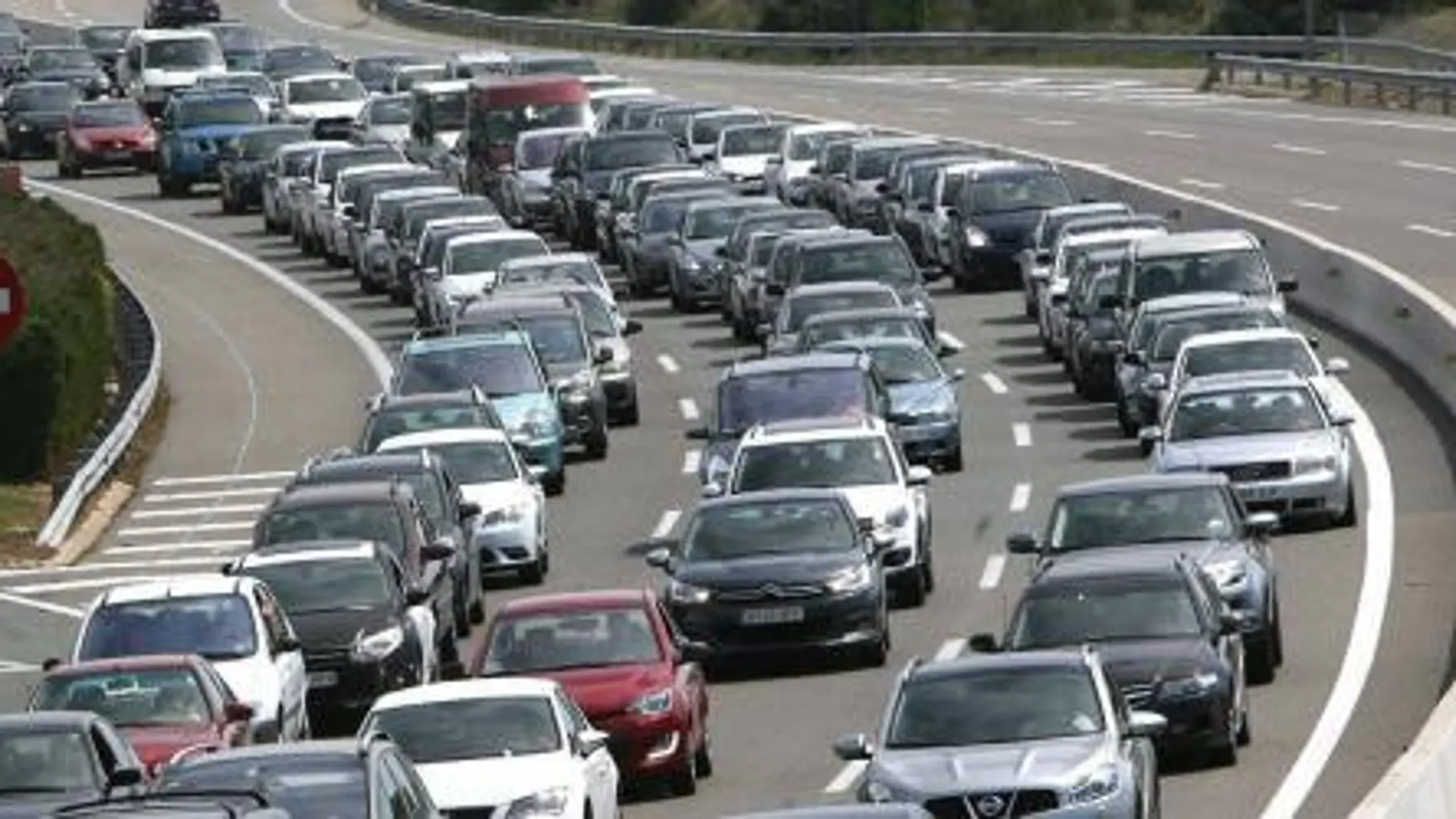 Atascos de hasta 40 kilómetros en la A-4