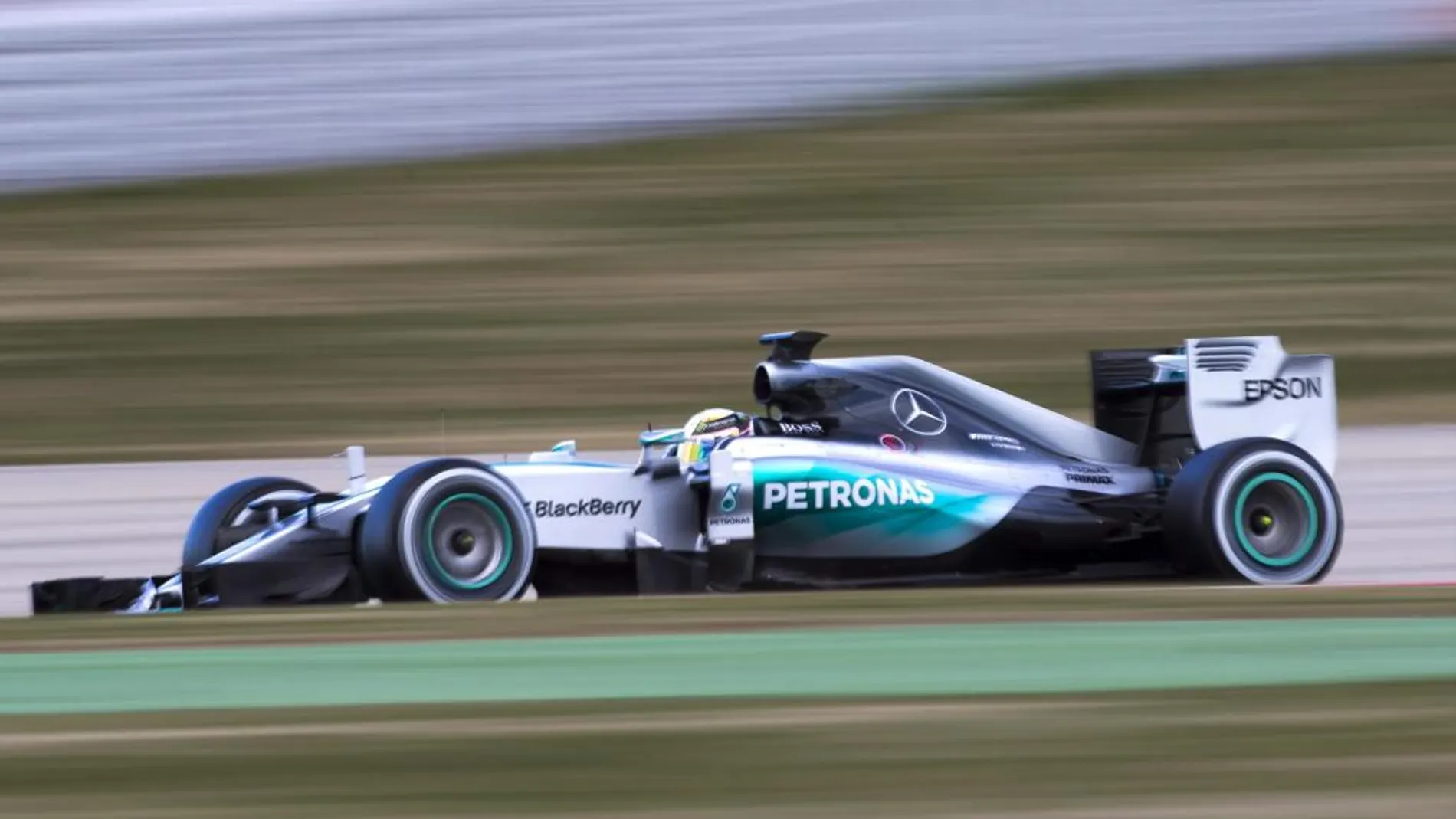 El piloto Ingles de Mercedes Lewis Hamilton , durante la sesión de entrenamientos
