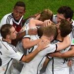 Los jugadores alemanes celebran su victoria.