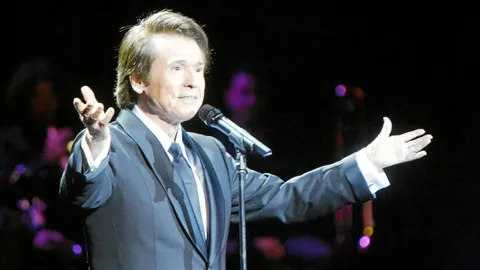 Raphael: «Hace siglos que no canto por dinero»