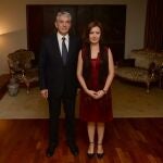 El embajador turco Ömer Önhon y su señora Meltem Önhon, posando en la residencia oficial de la embajada minutos antes de recibir a sus invitados por la Fiesta Nacional de su país.
