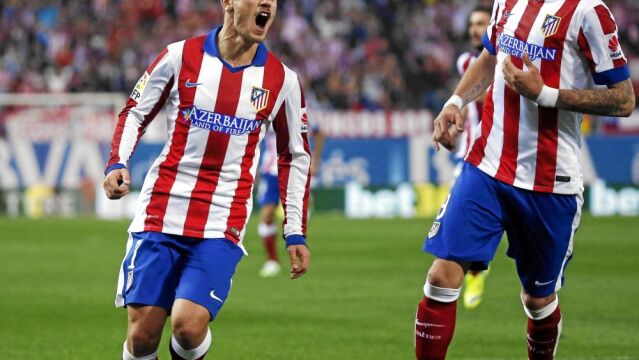 Griezmann y Mandzukic celebran el primer gol del francés contra el Córdoba