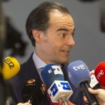 El conseller de Sanidad, Manuel Llombart, informa a la prensa sobre el paciente que se encuentra aislado en el hospital La Fe de Valencia.