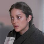 Ewa (Marion Cotillard) vive una dura experiencia al llegar