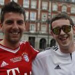 Los aficionados del Bayern inundan las calles de Madrid