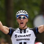 El ciclista alemán del equipo Giant Shimano Marcel Kittel celebra su victoria en la tercera etapa de la 101 edición del Tour de Francia