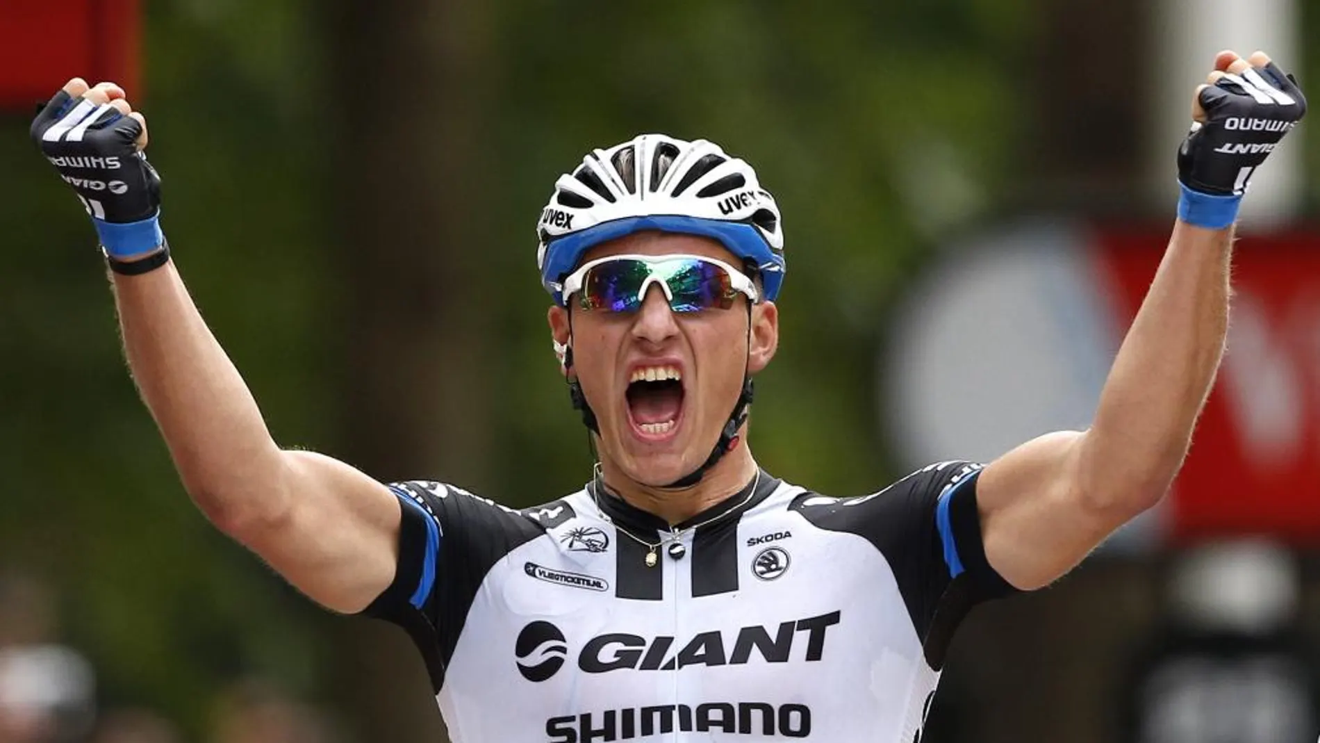 El ciclista alemán del equipo Giant Shimano Marcel Kittel celebra su victoria en la tercera etapa de la 101 edición del Tour de Francia