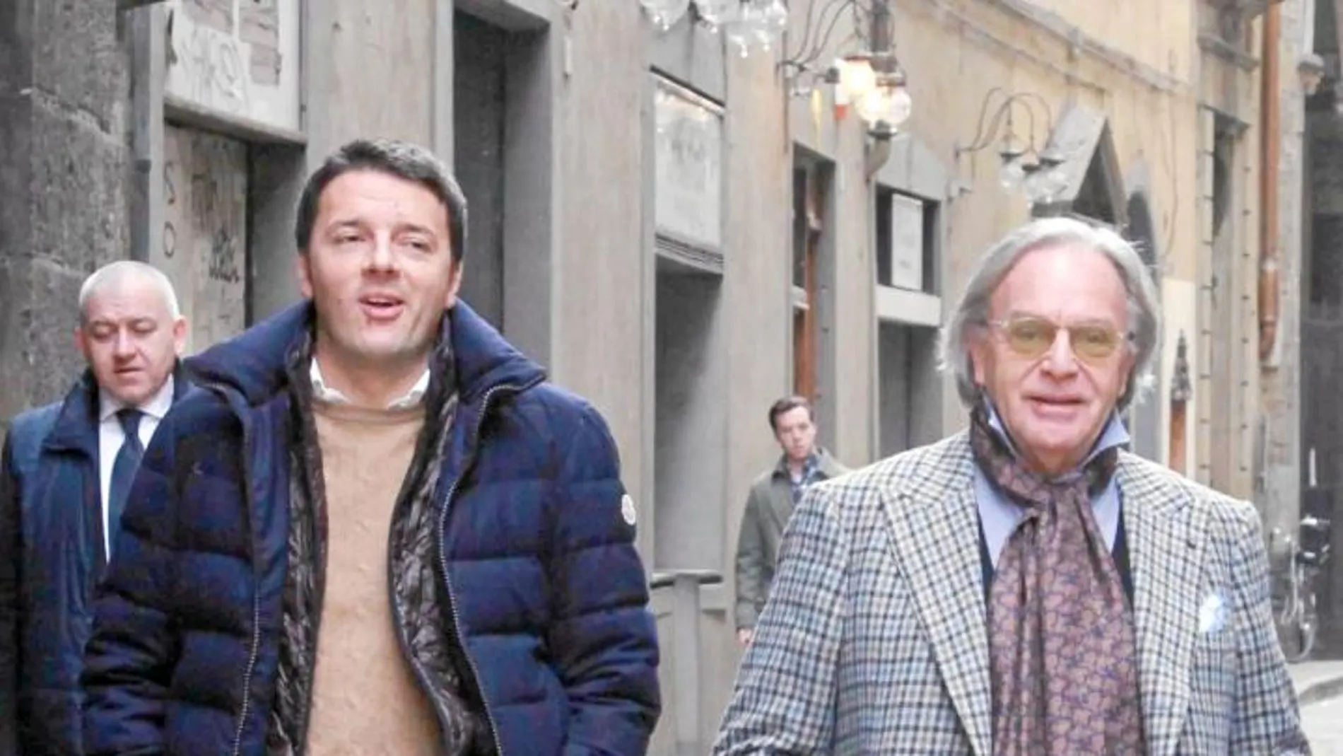 ÚLTIMO DÍA DE ALCALDE CON TOD'S. Renzi paseó ayer con el creador de Tod's en Florencia