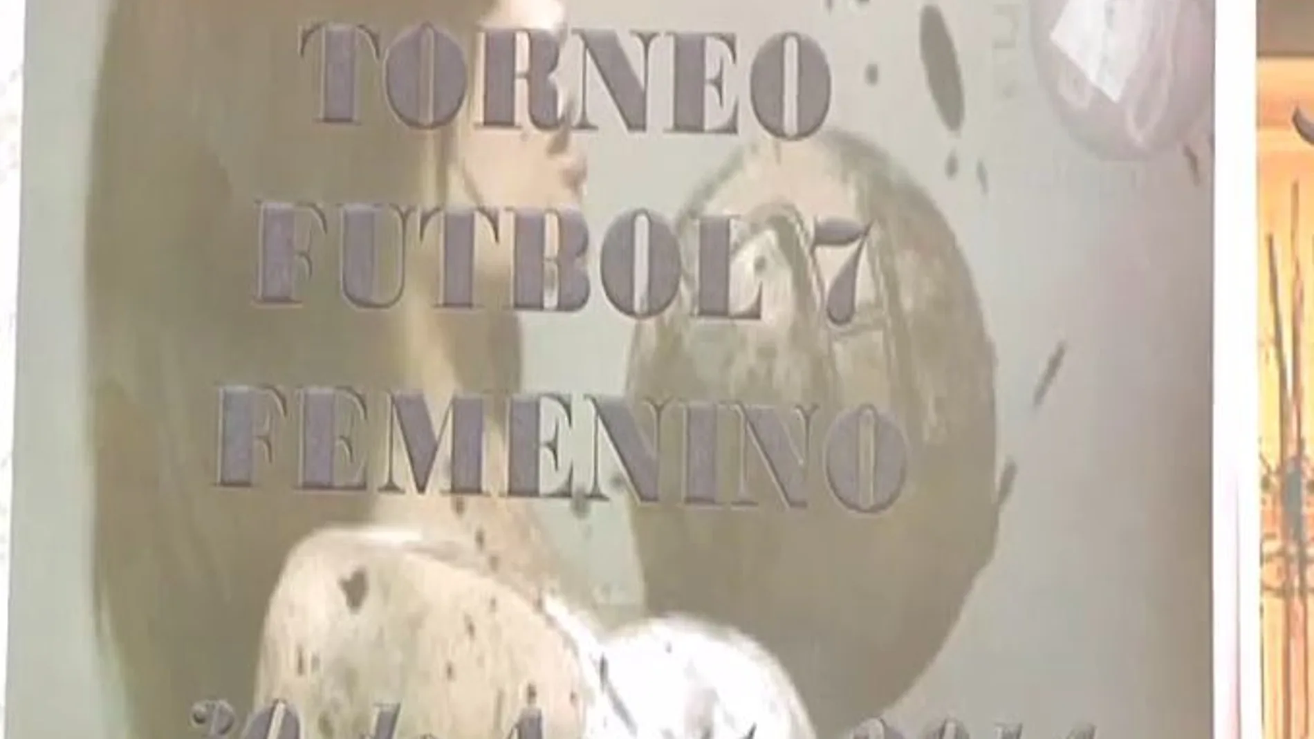 Polémica imagen para promocionar un torneo de fútbol femenino