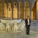 La presidenta de la Junta, Susana Díaz, en el Patio de los Leones de la Alhambra urante la grabación del discurso de Fin de Año.