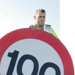 Recreación de la retirada de una señal de tráfico con límite de velocidad a 100 km/h