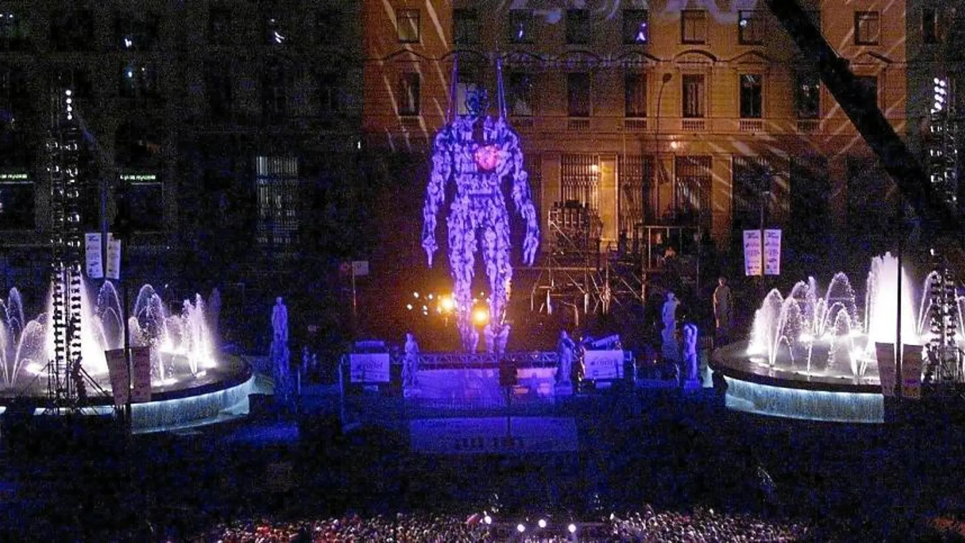 Una imagen de la celebración de Fin de Año en 2000 dirigida por La Fura dels Baus