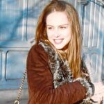 La actriz cuenta con un blog, «Carla Rocks», donde escribe sobre moda y belleza, dos de las pasiones de la hija de Geli