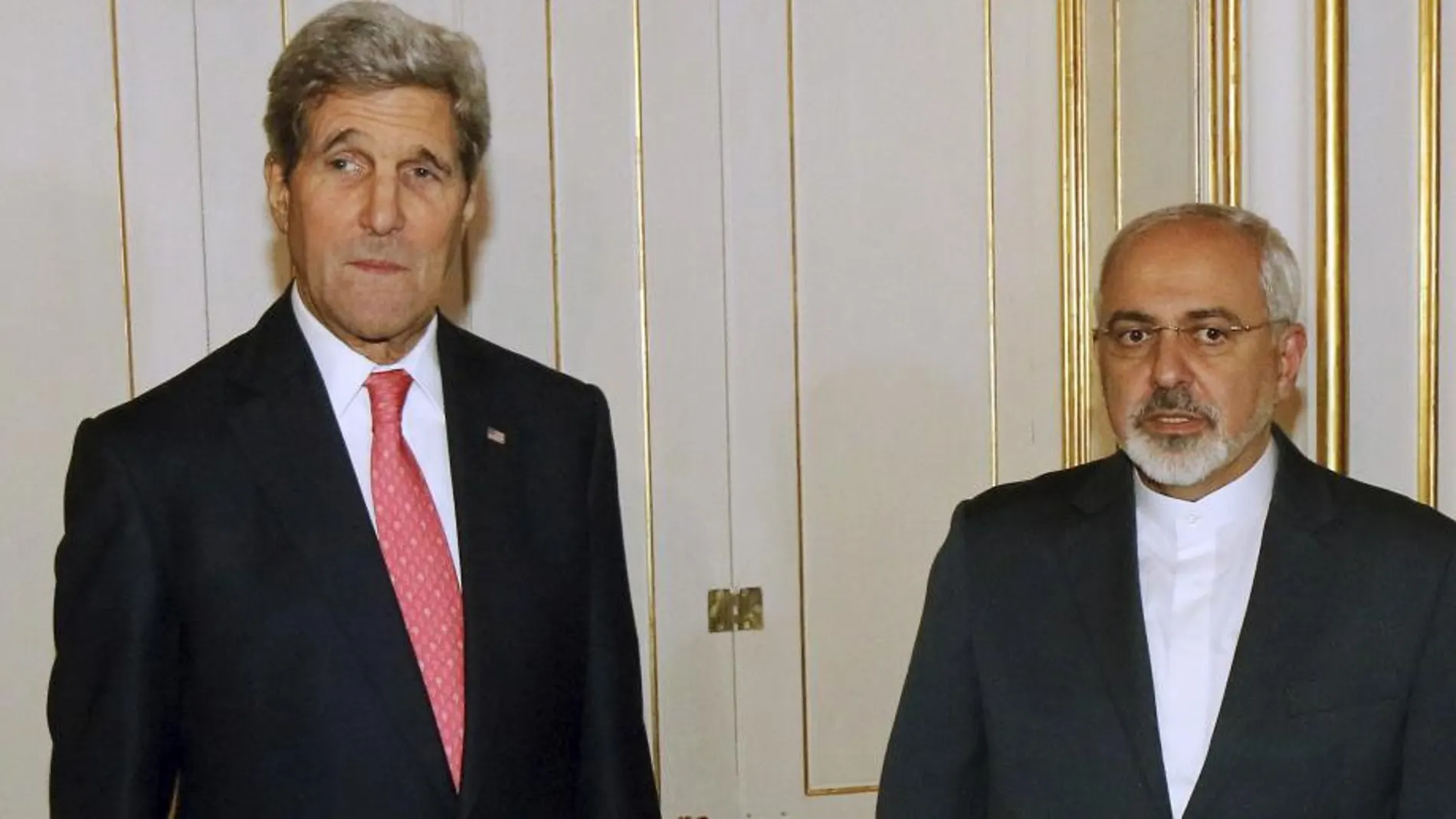 El ministro de Exteriores de Irán, Mohammad Yavad Zarif, y su homólogo estadounidense, John Kerry