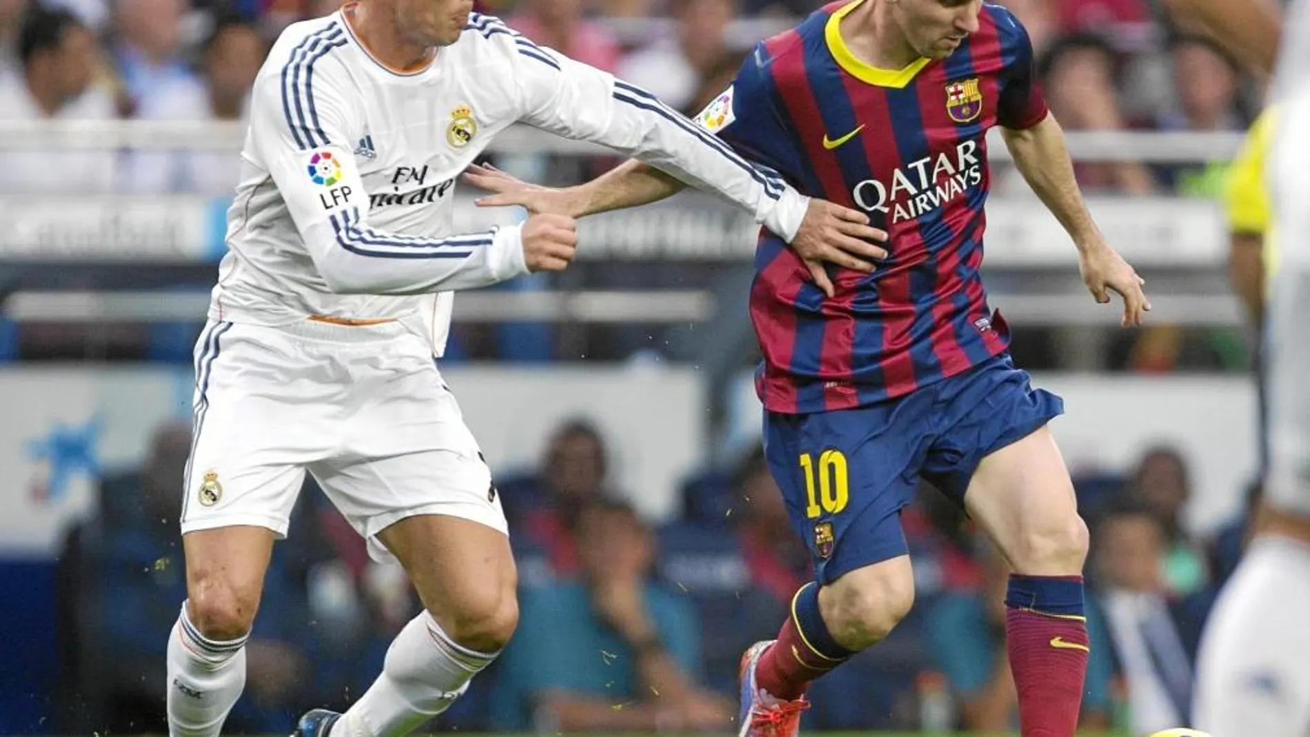 Ronaldo persigue a Messi en el último clásico jugado en el Santiago Bernabéu