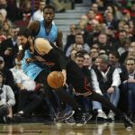 Nikola Mirotic (44) defendido por Michael Kidd-Gilchrist (14)