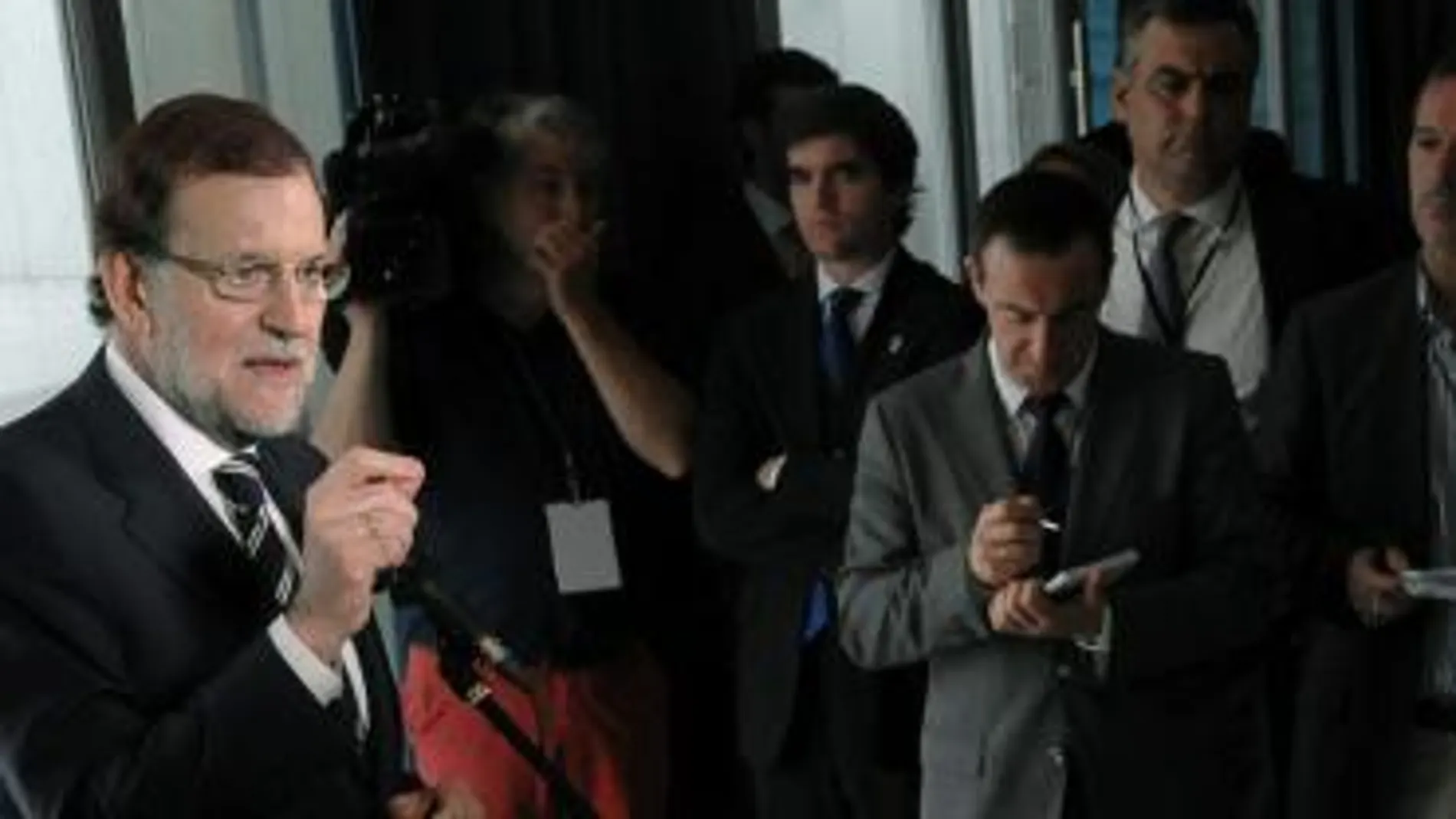 El presidente del Gobierno, Mariano Rajoy, comparece ante los medios de comunicación, durante su viaje a la República de Panamá