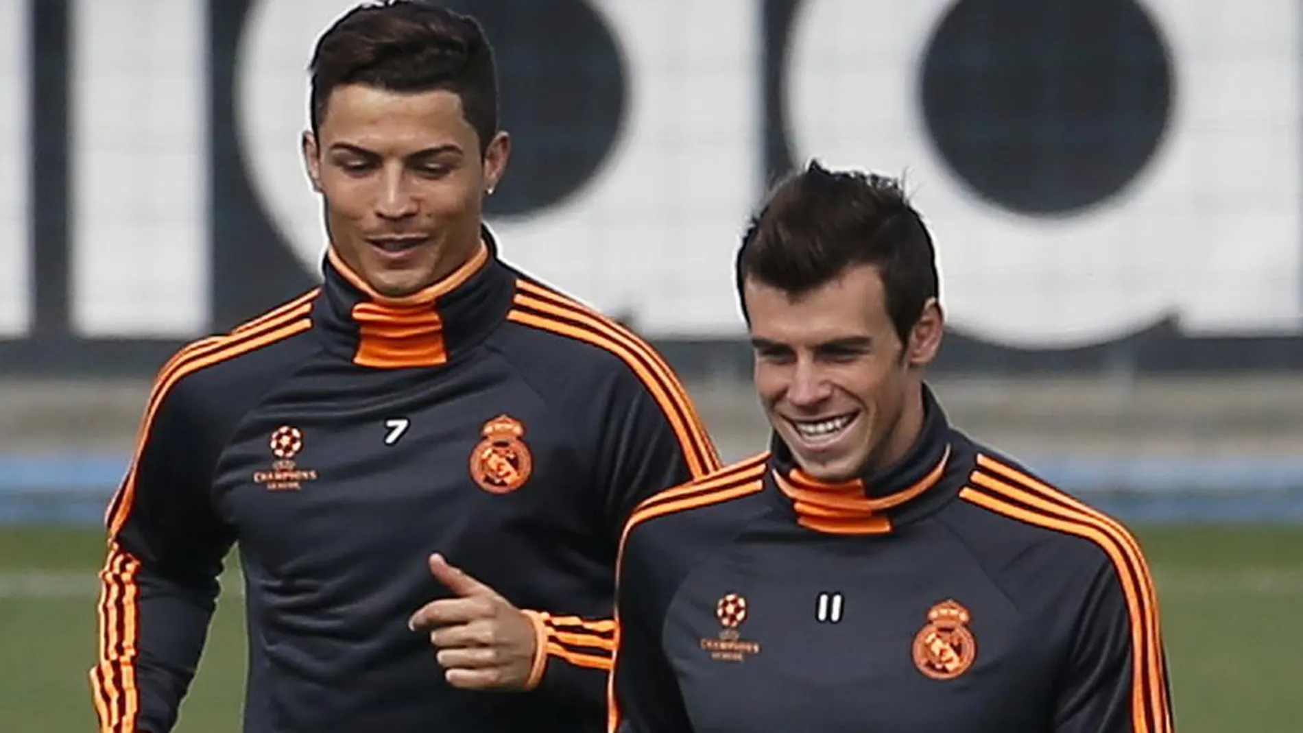 Cristiano Ronaldo y Gareth Bale, durante el entrenamiento de esta mañana, que ambos pudieron completar