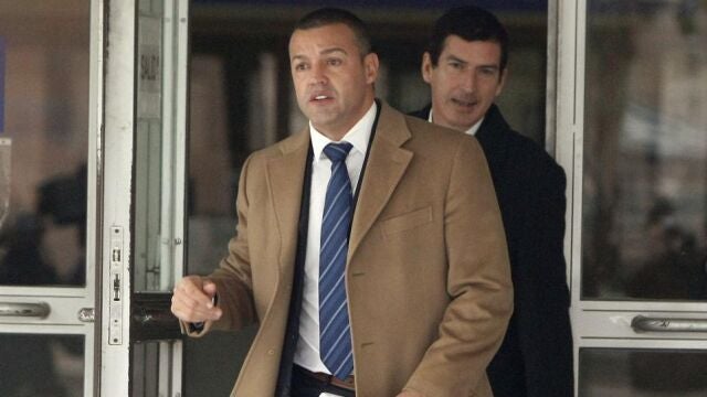 Miguel Angel Flores sale de los juzgados de Plaza de Castilla.