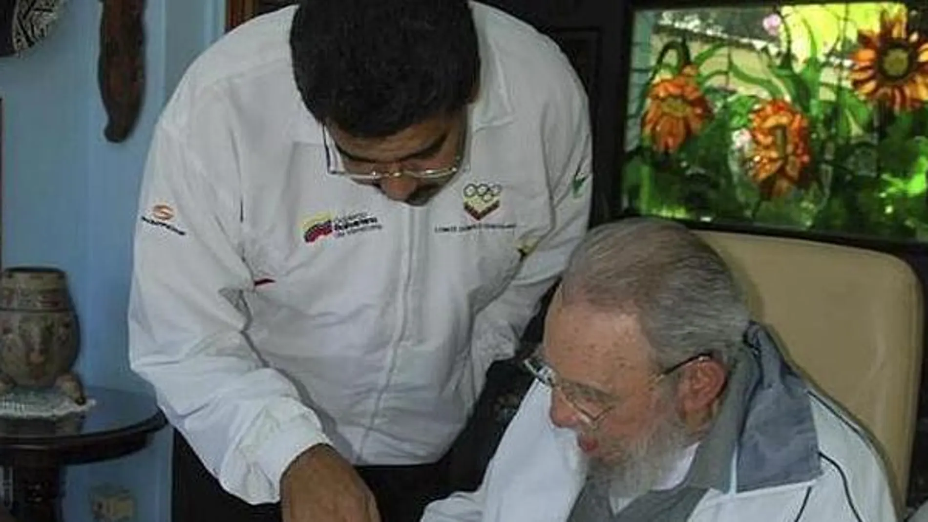 Maduro, con Fidel Castro, ayer en La Habana