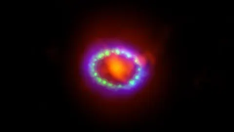 Detectan una supernova que actúa como una fábrica de polvo cósmico