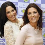 Las cantantes Toñi Salazar y Encarna Salazar, durante un acto como imagen de «la dieta de la alcachofa».