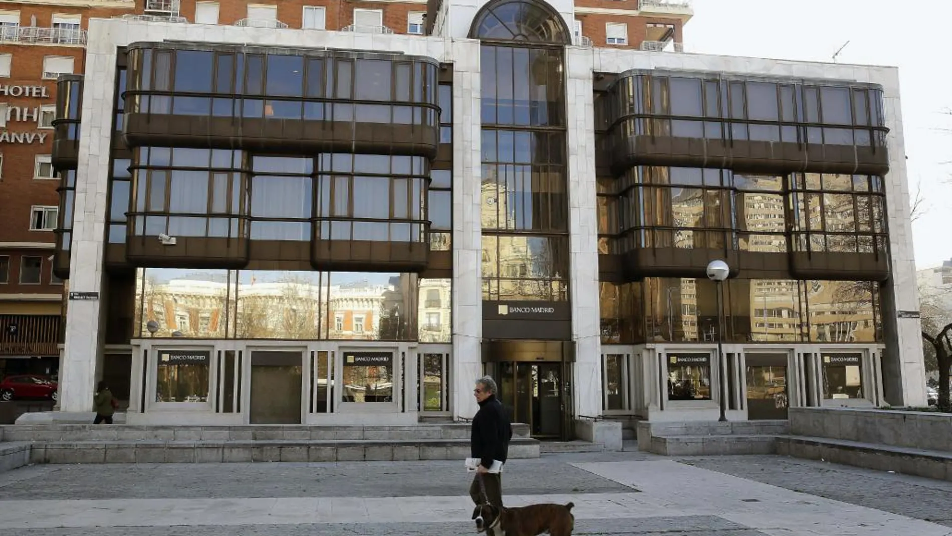 Sede del Banco de Madrid intervenido ayer por el Banco de España.