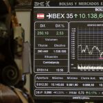 Panel informativo de la Bolsa de Madrid con la evolución del IBEX 35