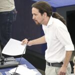 Pablo Iglesias, interviene en la sesión plenaria del Parlamento Europeo en Estrasburgo (Francia) hoy, martes.