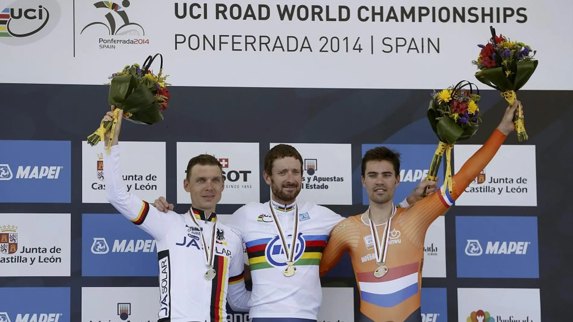 Bradley Wiggins, medalla de oro; el alemán Tony Martin, plata; y el holandés, Tom Dumoulin.