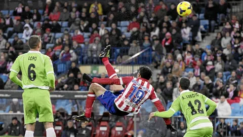 Diego Costa remata de chilena el mejor gol de los siete que marcó el Atlético al Getafe