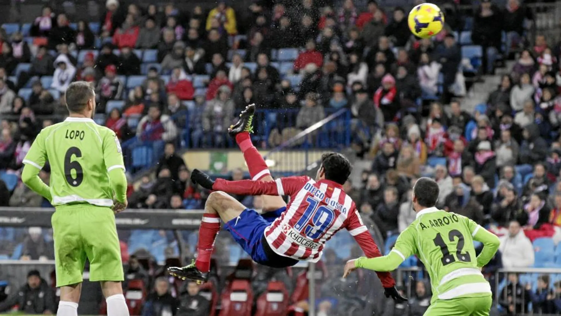 Diego Costa remata de chilena el mejor gol de los siete que marcó el Atlético al Getafe