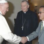 Orlando Molinas saluda al Papa Francisco durante un reciente encuentro en Roma