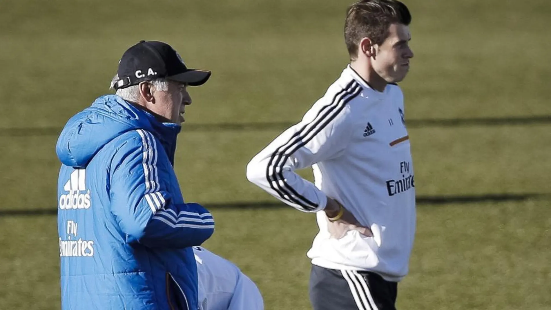 El entrenador del Real Madrid, Carlo Ancelotti, junto al centtrocampista galés Gareth Bale en una imagen de hace años
