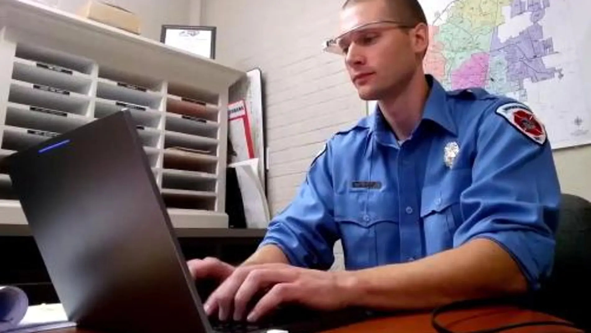 Un bombero crea una app de Glass para emergencias e incendios