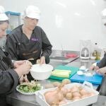 Incorporar a la mujer al mercado laboral en el medio rural y financiar los costes salariales de los trabajadores con discapacidad en Centros Especiales son algunas de las convocatorias de subvenciones para 2013