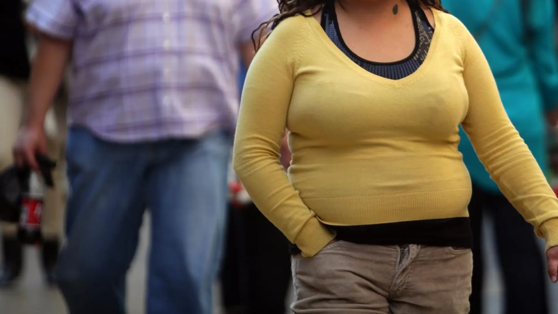 Una mujer con sobrepeso