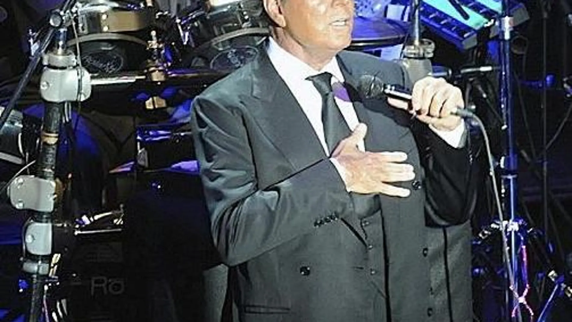 El cantante Julio Iglesias durante el concierto en el Festival Starlite, en la localidad malagueña de Marbella