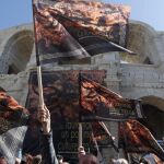 Instantánea de la multitudinaria manifestación celebrada este sábado en los aledaños del Coliseo Romano de Arles